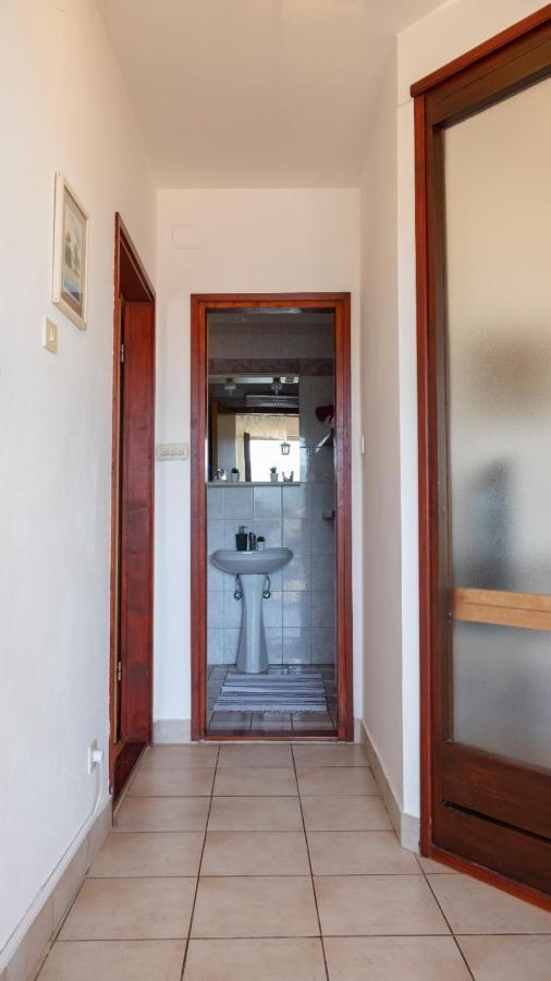 Apartment With Beautiful Sea View 라벡 외부 사진