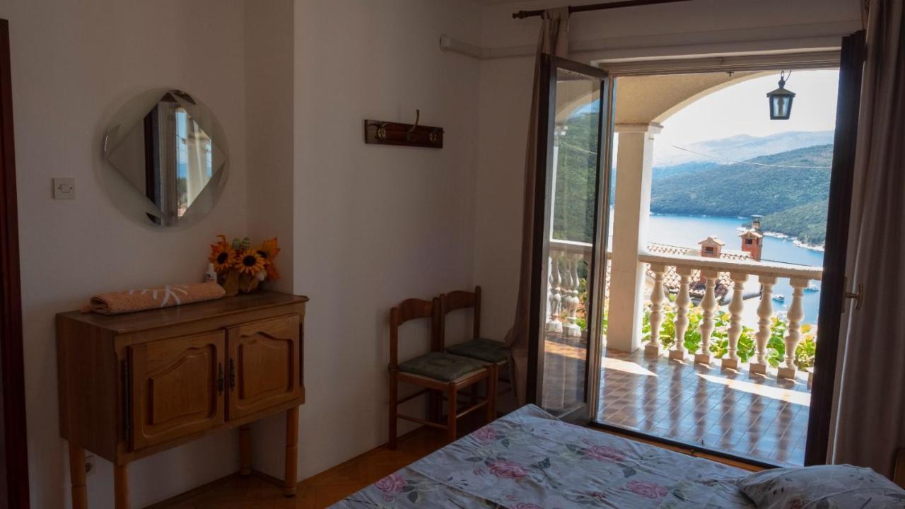 Apartment With Beautiful Sea View 라벡 외부 사진
