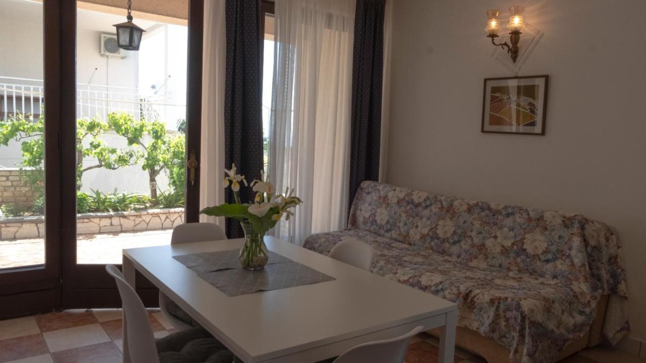 Apartment With Beautiful Sea View 라벡 외부 사진