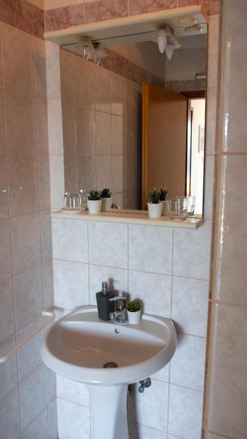Apartment With Beautiful Sea View 라벡 외부 사진